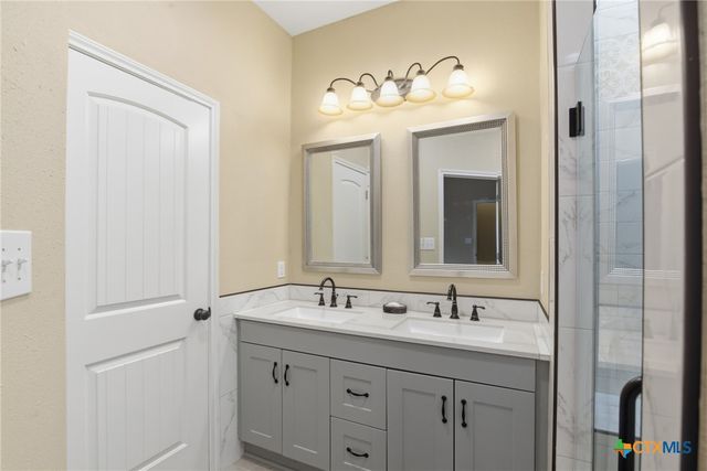 516 Versailles Street, Victoria, TX 77904