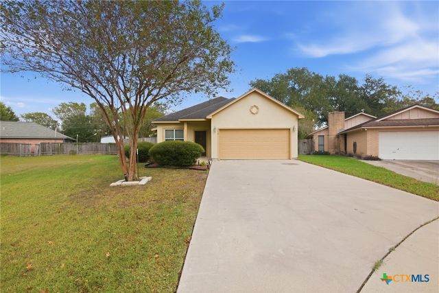 516 Versailles Street, Victoria, TX 77904