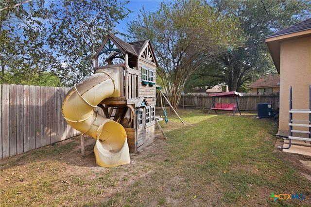 516 Versailles Street, Victoria, TX 77904