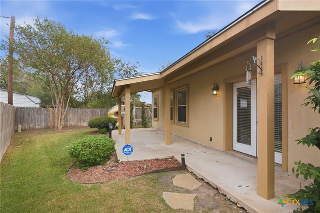 516 Versailles Street, Victoria, TX 77904