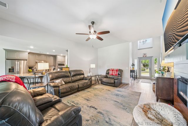 6001 S 13th Street, Broken Arrow, OK 74011