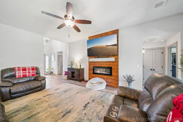 6001 S 13th Street, Broken Arrow, OK 74011
