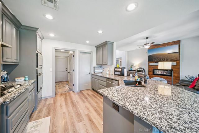 6001 S 13th Street, Broken Arrow, OK 74011