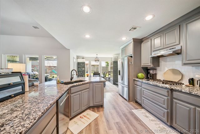 6001 S 13th Street, Broken Arrow, OK 74011