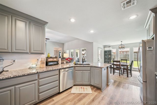 6001 S 13th Street, Broken Arrow, OK 74011