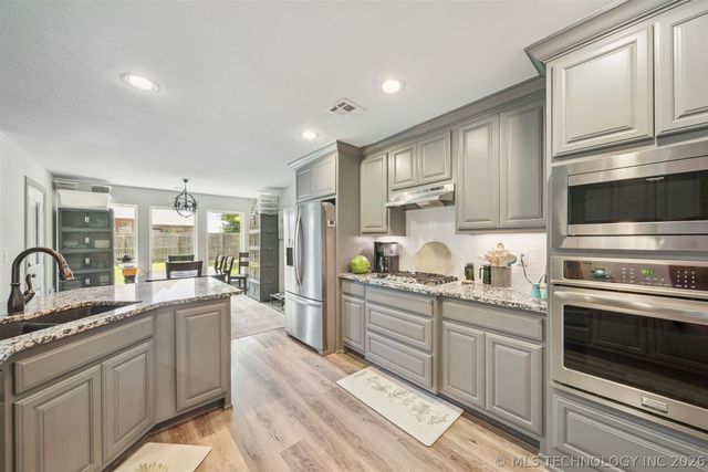 6001 S 13th Street, Broken Arrow, OK 74011