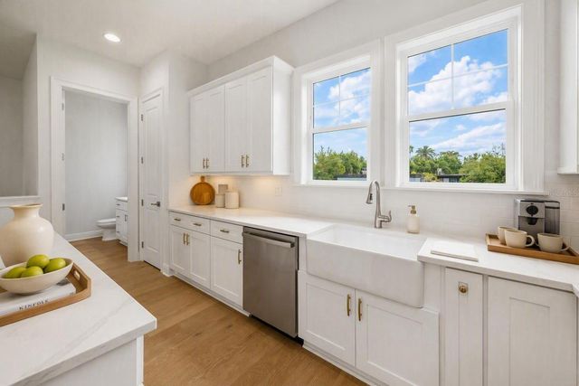 4302 W NORTH B STREET 2, Tampa, FL 33609