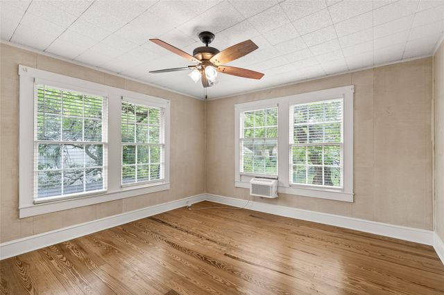 2912 Fort Avenue, Waco, TX 76707