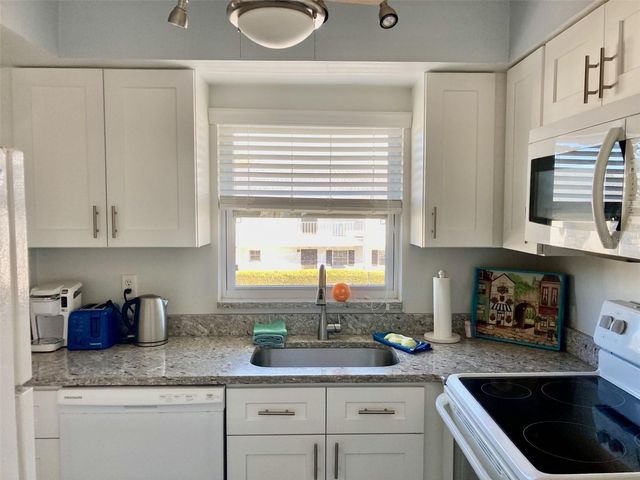 304 47TH AVENUE DRIVE W 307, Bradenton, FL 34207