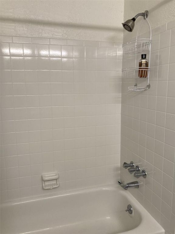 Image 12 of property listing at 304 47TH AVENUE DRIVE W 307, Bradenton, FL 34207