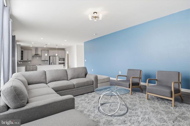 889 BARKSDALE DR, Charles Town, WV 25414