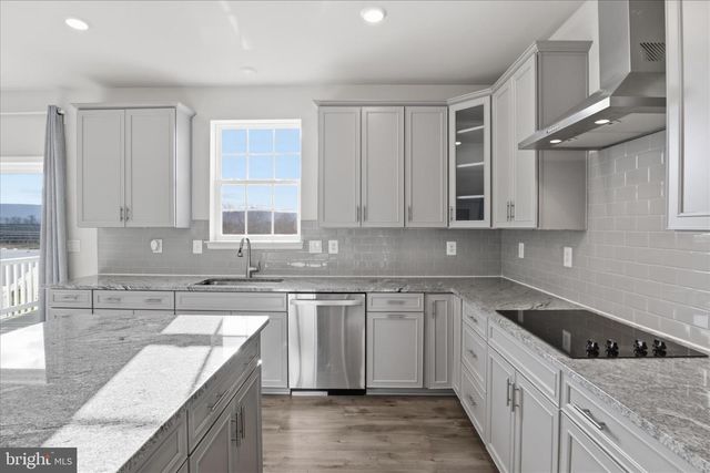 889 BARKSDALE DR, Charles Town, WV 25414