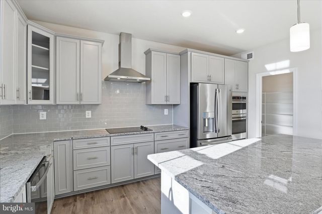 889 BARKSDALE DR, Charles Town, WV 25414