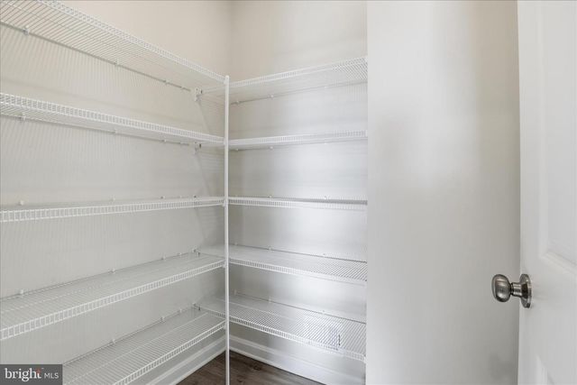 889 BARKSDALE DR, Charles Town, WV 25414