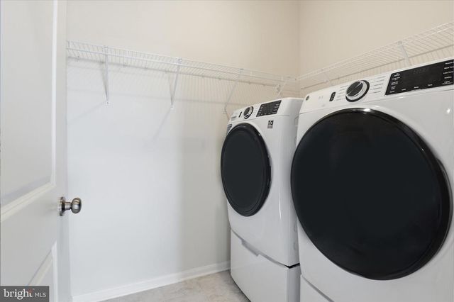 889 BARKSDALE DR, Charles Town, WV 25414