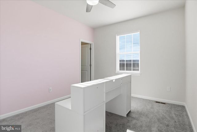 889 BARKSDALE DR, Charles Town, WV 25414