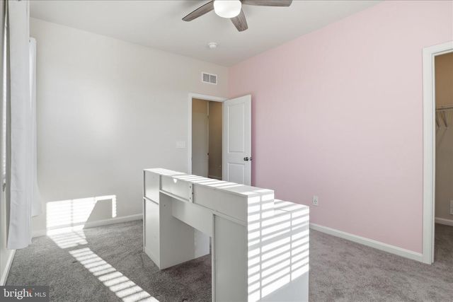 889 BARKSDALE DR, Charles Town, WV 25414