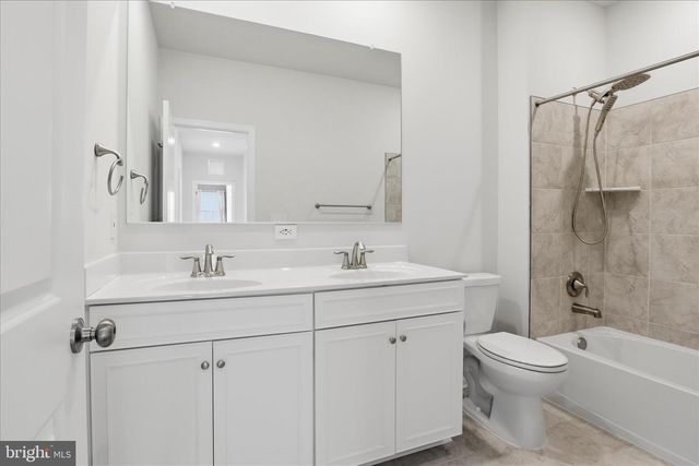 889 BARKSDALE DR, Charles Town, WV 25414