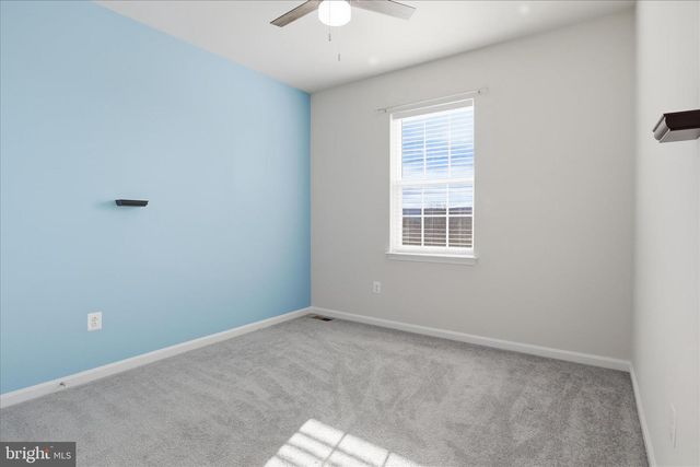 889 BARKSDALE DR, Charles Town, WV 25414