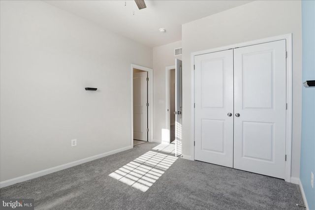 889 BARKSDALE DR, Charles Town, WV 25414