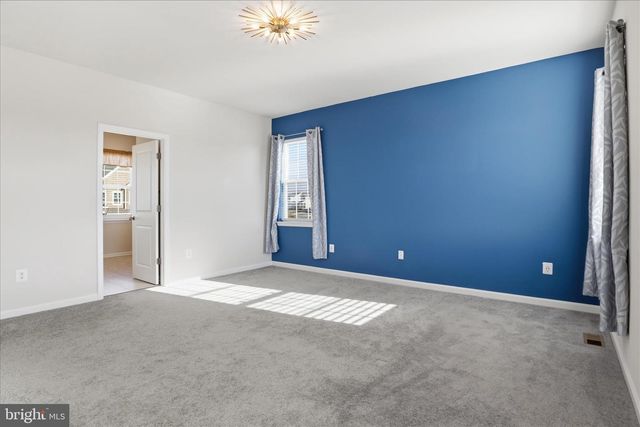 889 BARKSDALE DR, Charles Town, WV 25414