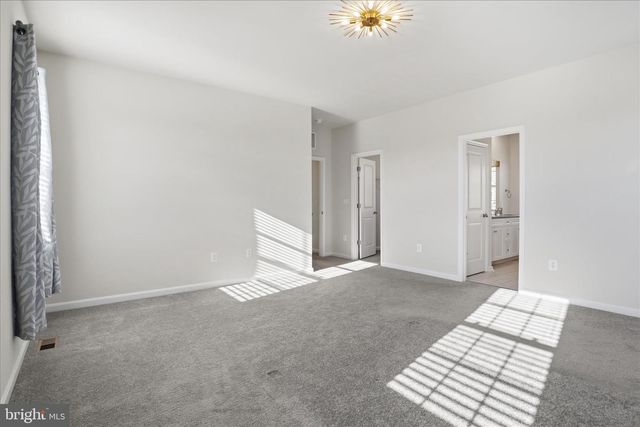 889 BARKSDALE DR, Charles Town, WV 25414