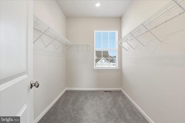 889 BARKSDALE DR, Charles Town, WV 25414