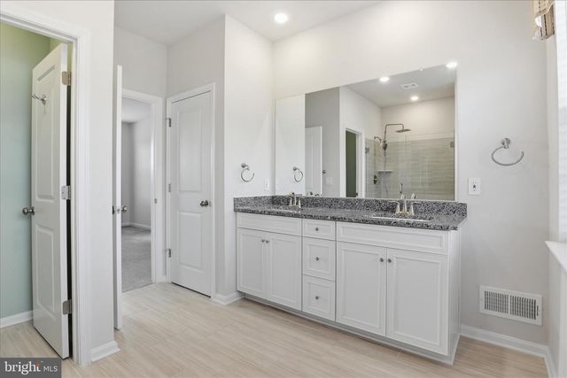 889 BARKSDALE DR, Charles Town, WV 25414