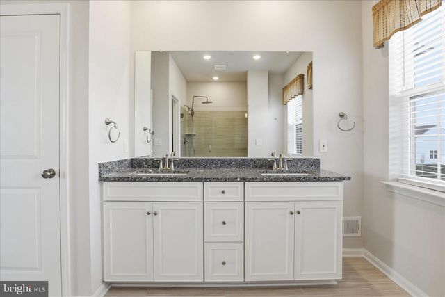 889 BARKSDALE DR, Charles Town, WV 25414