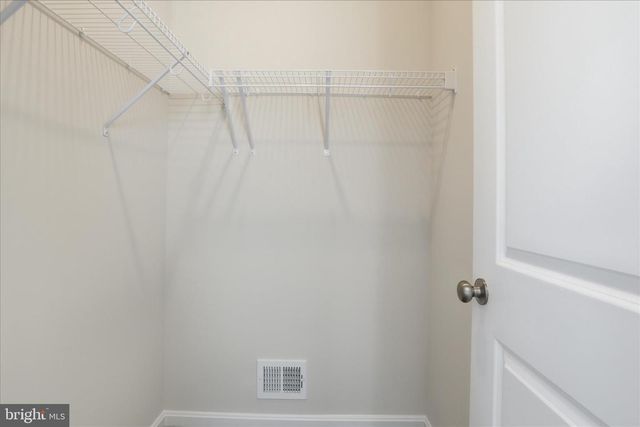 889 BARKSDALE DR, Charles Town, WV 25414