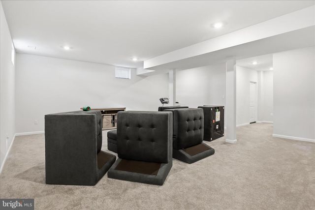 889 BARKSDALE DR, Charles Town, WV 25414