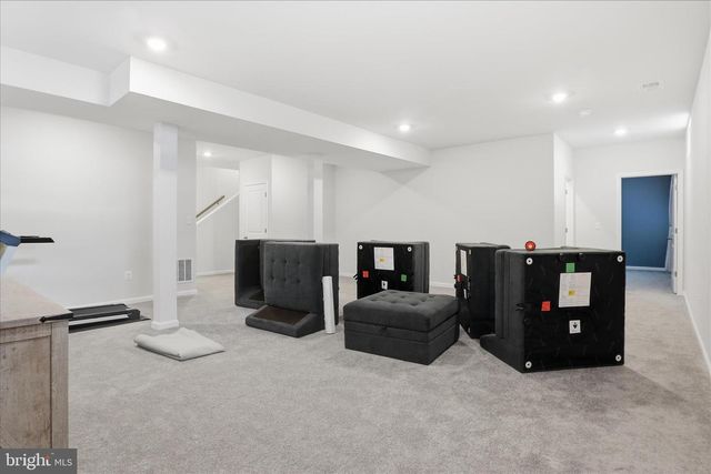 889 BARKSDALE DR, Charles Town, WV 25414