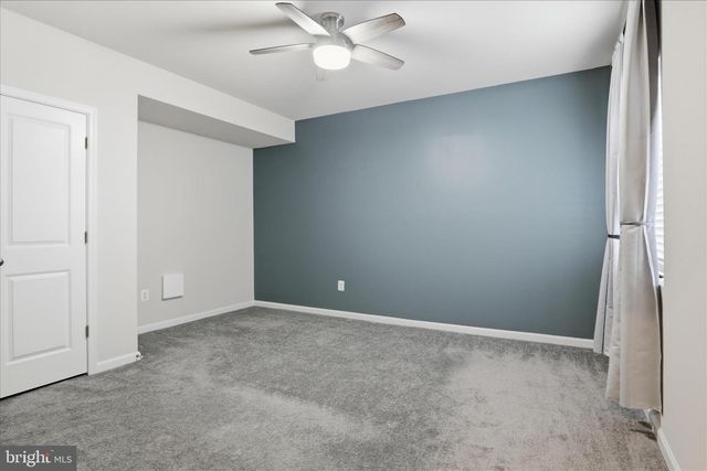 889 BARKSDALE DR, Charles Town, WV 25414