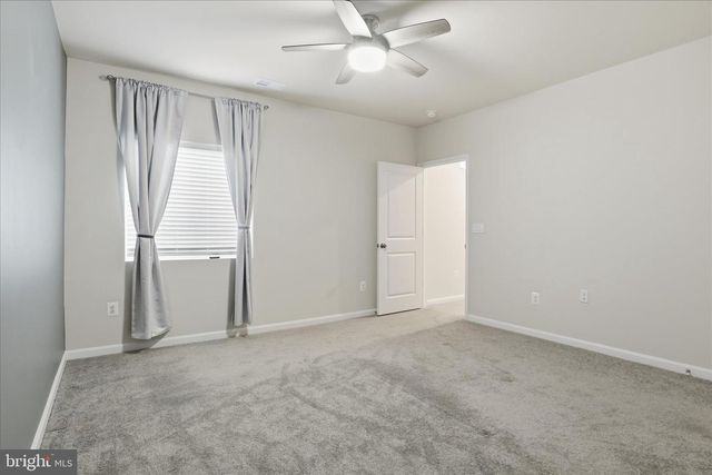 889 BARKSDALE DR, Charles Town, WV 25414