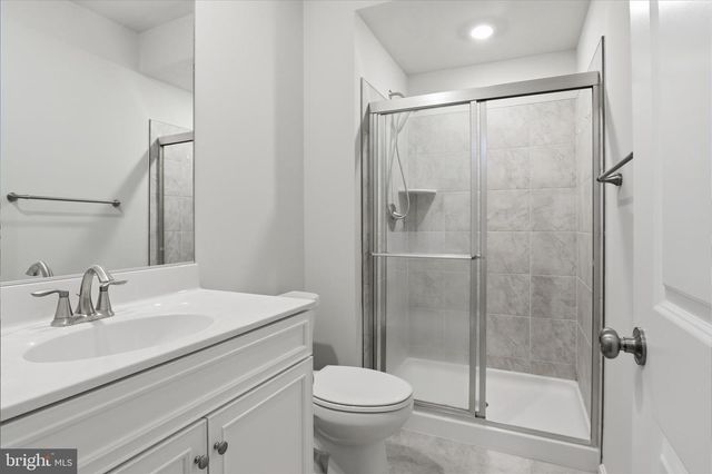 889 BARKSDALE DR, Charles Town, WV 25414