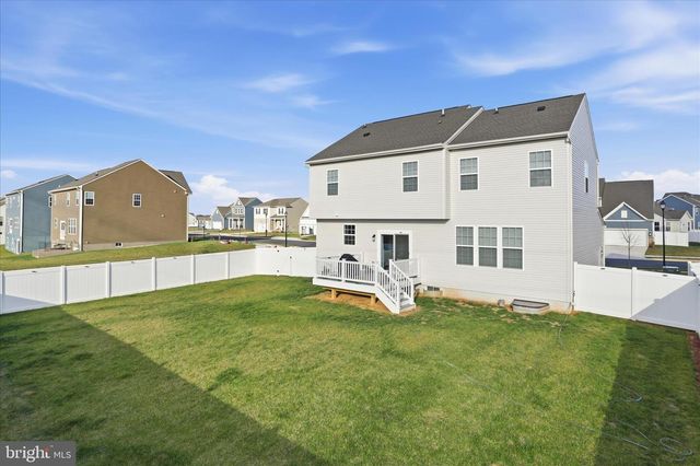 889 BARKSDALE DR, Charles Town, WV 25414