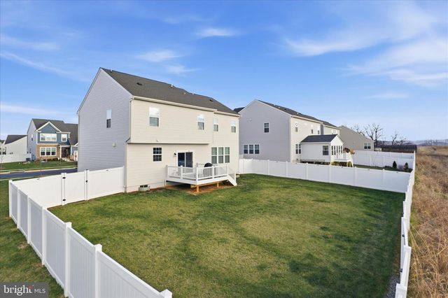 889 BARKSDALE DR, Charles Town, WV 25414