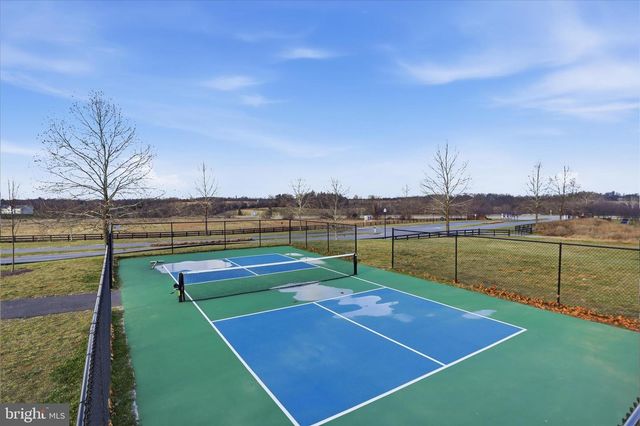 889 BARKSDALE DR, Charles Town, WV 25414