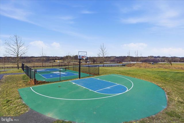 889 BARKSDALE DR, Charles Town, WV 25414