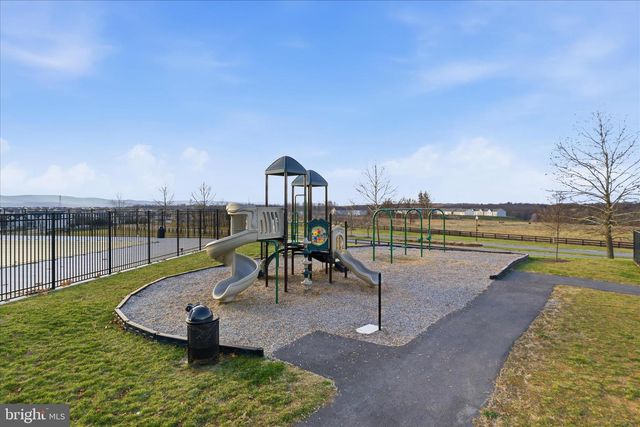 889 BARKSDALE DR, Charles Town, WV 25414