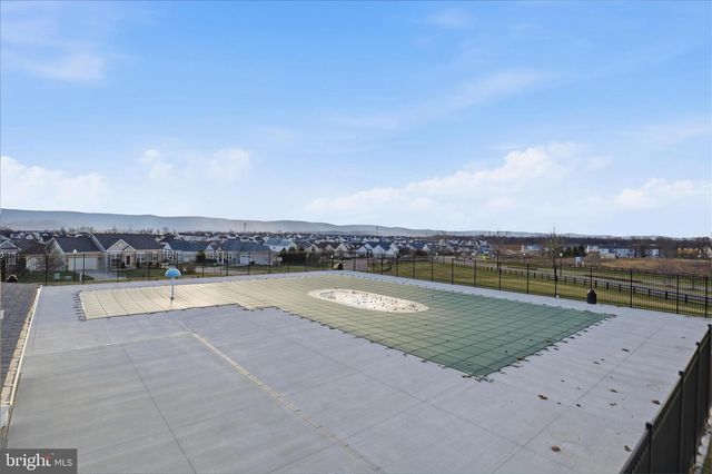 889 BARKSDALE DR, Charles Town, WV 25414