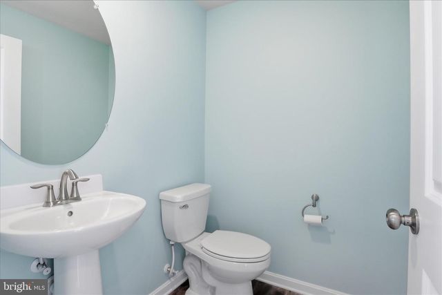 889 BARKSDALE DR, Charles Town, WV 25414