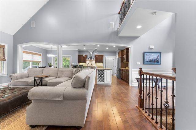 4020 Castor Ln, Jefferson Hills, PA 15332