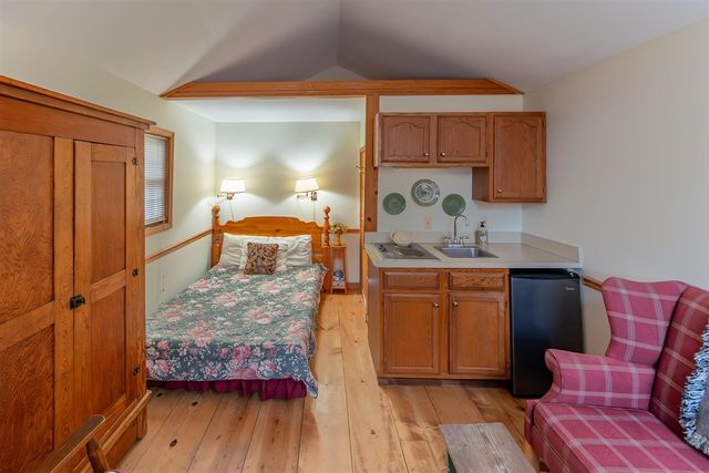 8425 Parshallville Road, Fenton, MI 48430