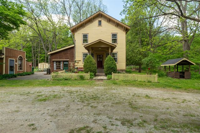 8425 Parshallville Road, Fenton, MI 48430