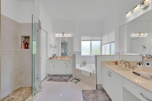 7301 NW 107th Pl, Doral, FL 33178