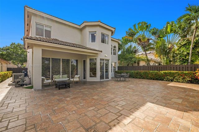 7301 NW 107th Pl, Doral, FL 33178
