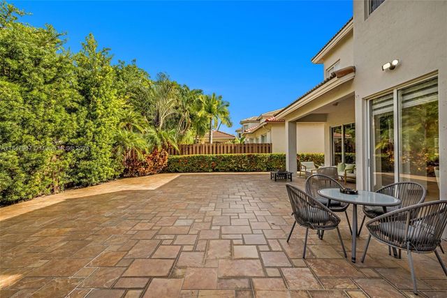 7301 NW 107th Pl, Doral, FL 33178