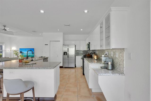 7301 NW 107th Pl, Doral, FL 33178