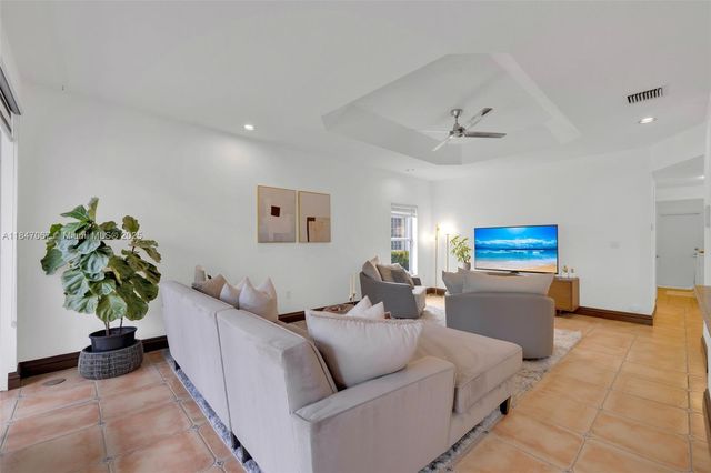 7301 NW 107th Pl, Doral, FL 33178